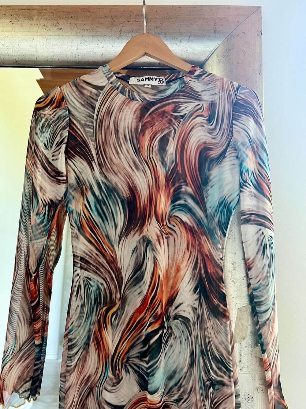 Beautiful semi-sheer mesh maxi dress - Picture 3 of 6